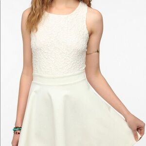 Urban Outfitters Kimchi Blue Cream‎ Lace Skater Dress Fit Flare Backless Medium